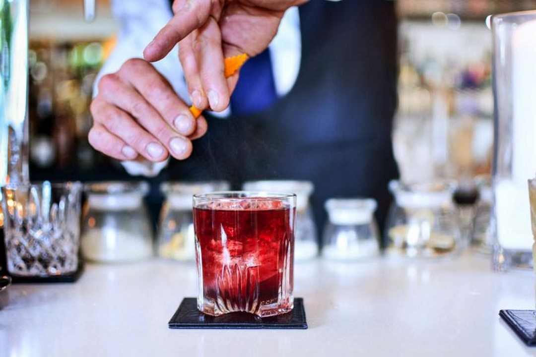 Những kiểu thưởng thức cocktail đúng chất đúng điệu