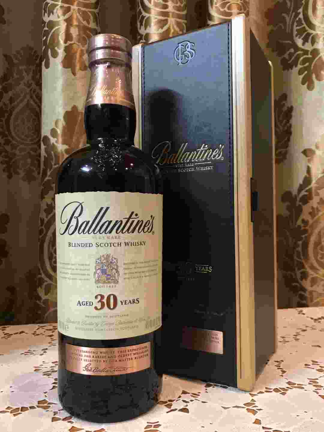 Ballantines 30 năm đắt giá cổ điển mang lại giá trị sử dụng cao