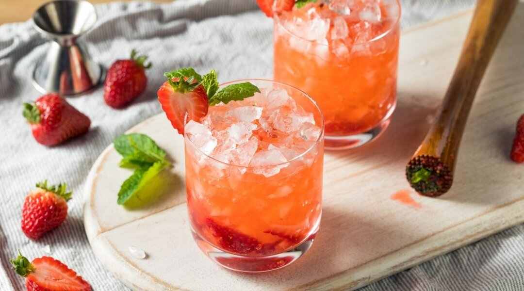 Ly cocktail nhẹ nhàng Strawberry Smash