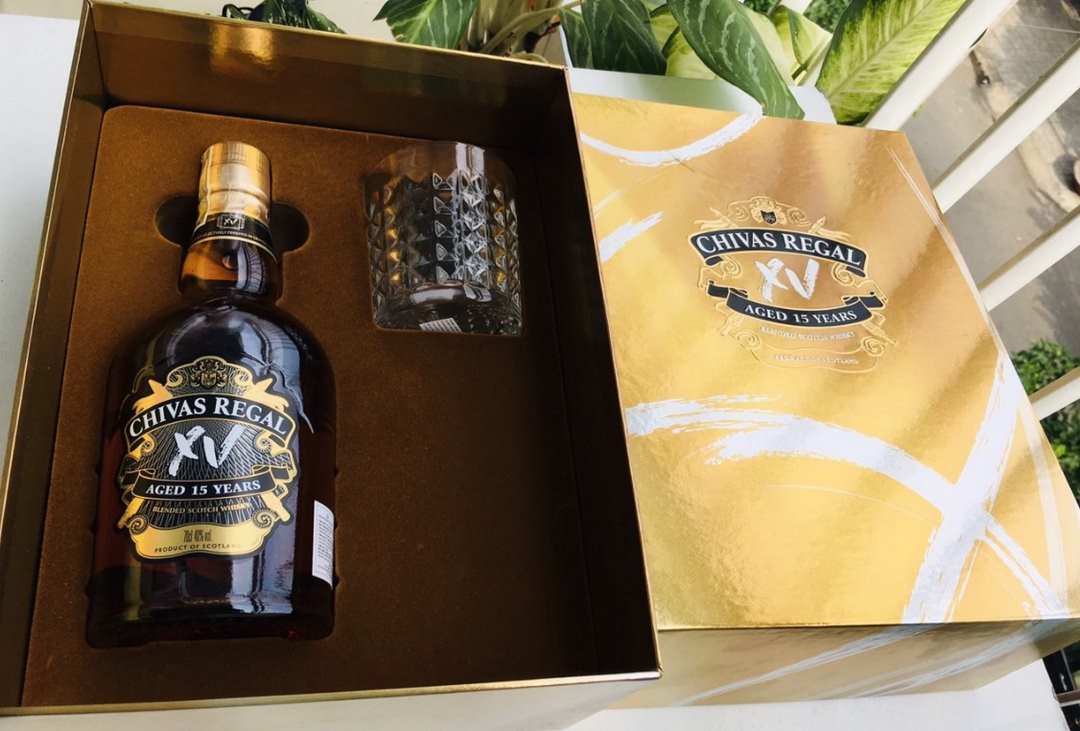 Rượu Chivas 15