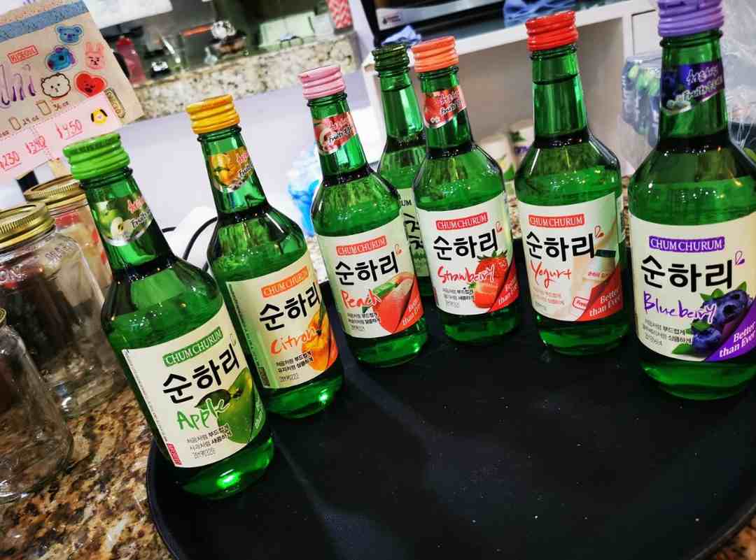 Cách uống rượu Soju đúng phong cách Hàn Quốc