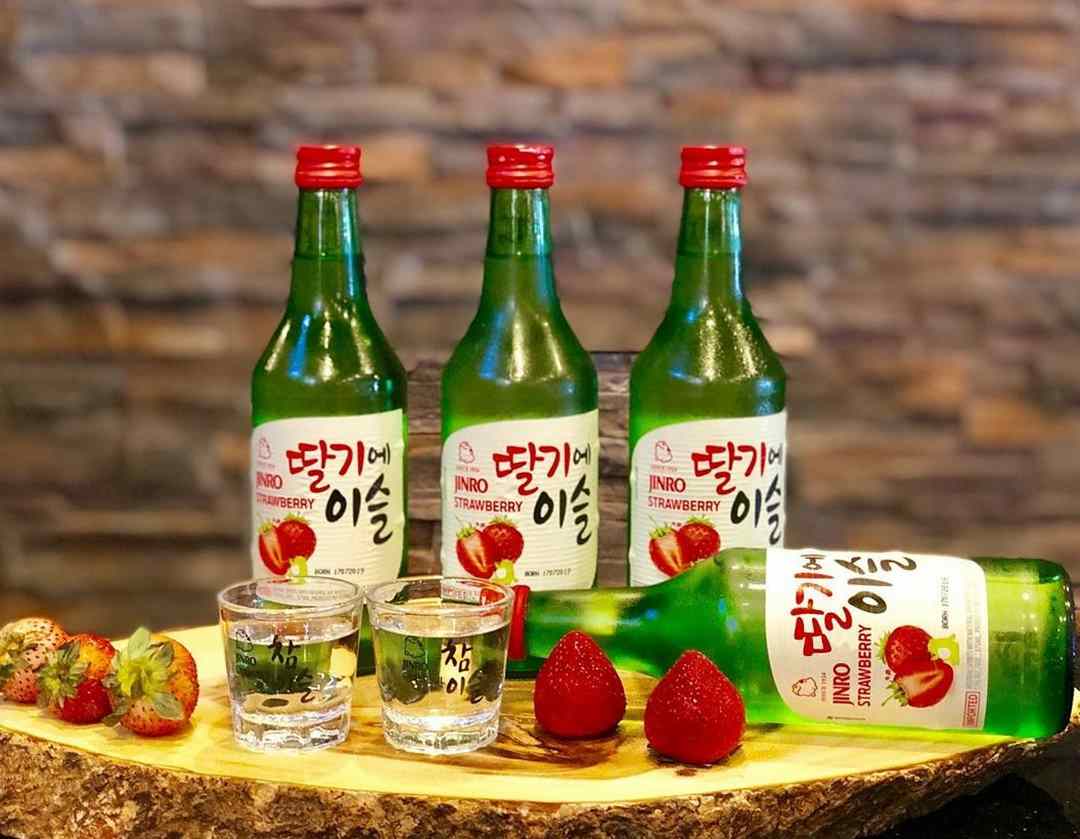 Rượu Soju hương Dâu Tây thơm ngất ngây