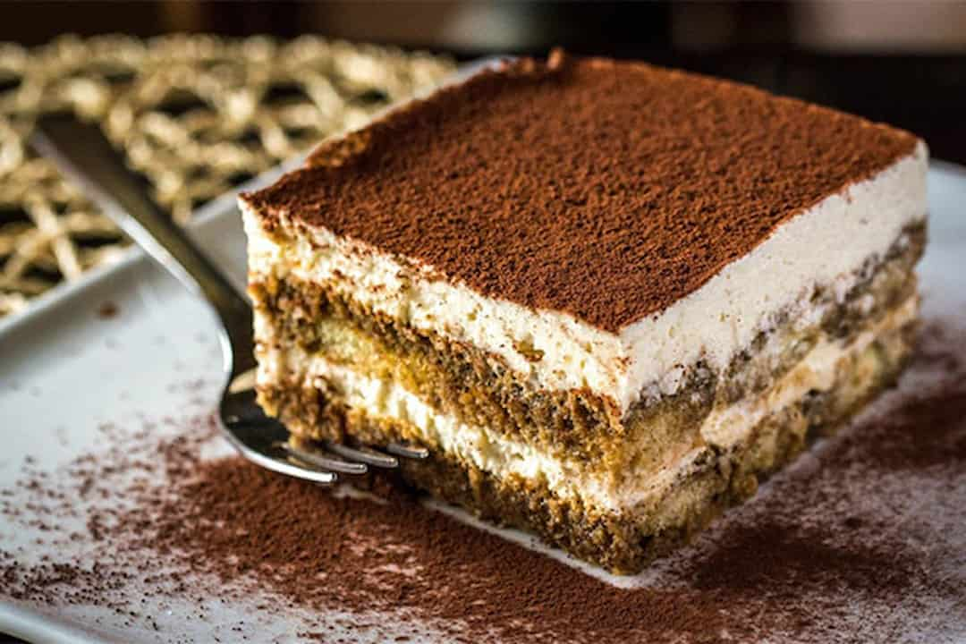 Cách làm bánh Tiramisu rượu rum