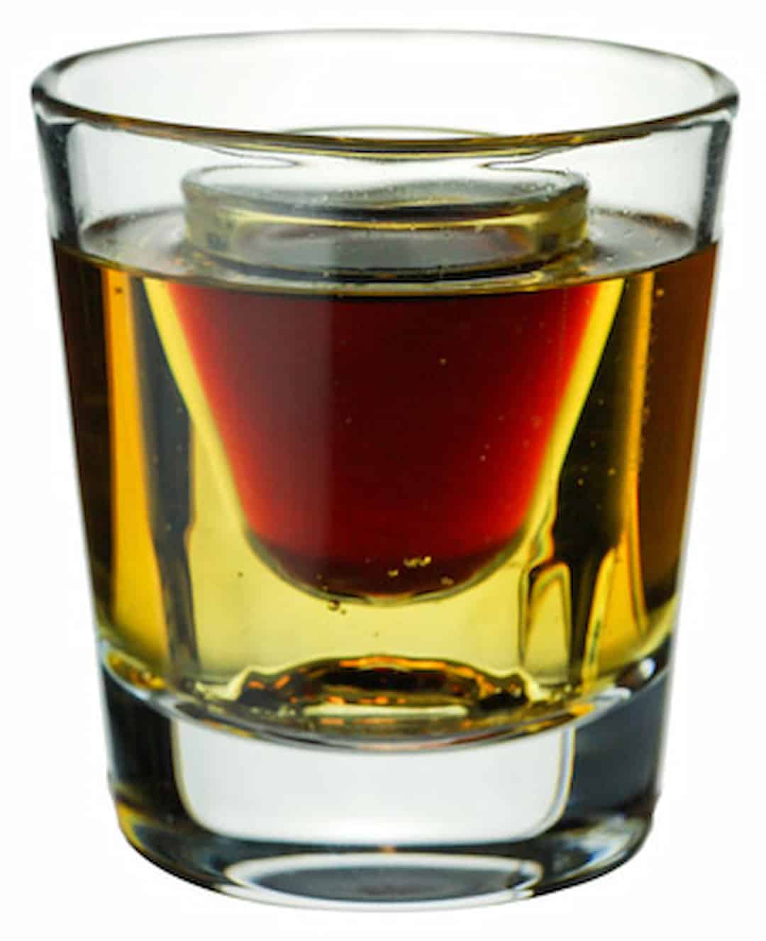 Món Jager Bomb luôn gắn liền với hình ảnh của Jagermeister và Red Bull