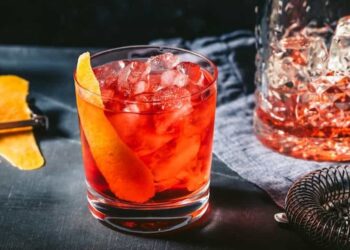 Cách làm cocktail Negroni nổi tiếng nước Ý chiêu đãi bạn bè