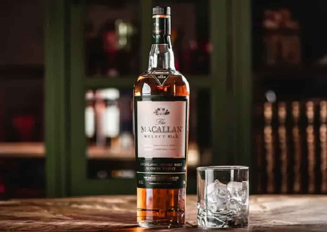 Cách uống Macallan với đá quý ông nào cũng thích.