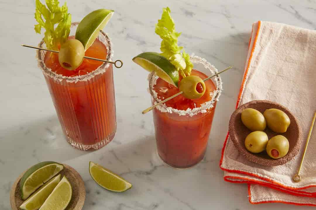 Cách làm Cocktail Bloody Mary đẫm máu đỏ rực trong truyền thuyết