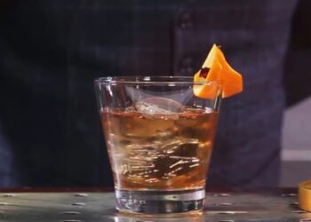 Cách pha chế Cocktail Old Fashioned (cocktail kiểu cũ) sắc vị hoàn hảo