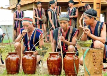 Cách uống rượu chuẩn nhất