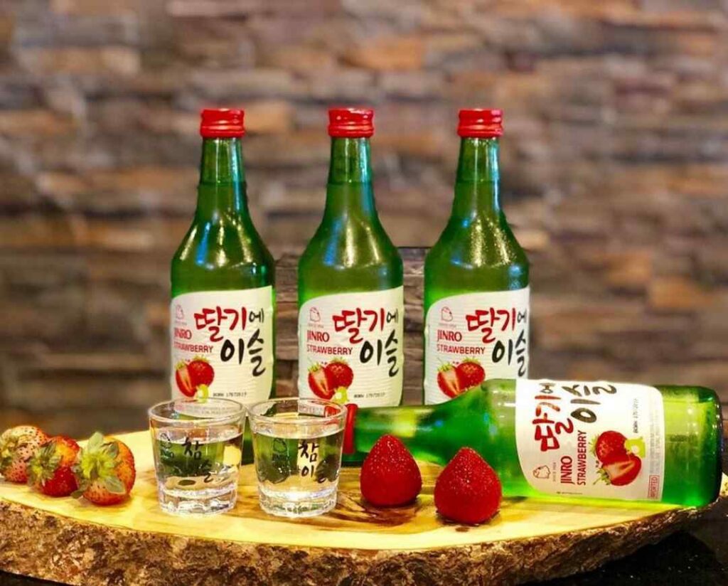 Nguồn gốc rượu Soju – Thời gian xuất hiện và văn hóa rượu - Ruoungon247 ...