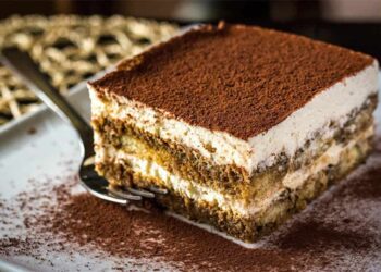 Cách làm bánh Tiramisu rượu rum
